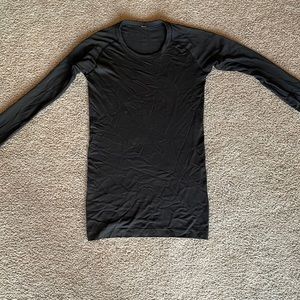 Lululemon black long sleeve shirt